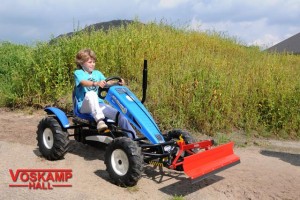 BERG New Holland + lift bucket action with boy
